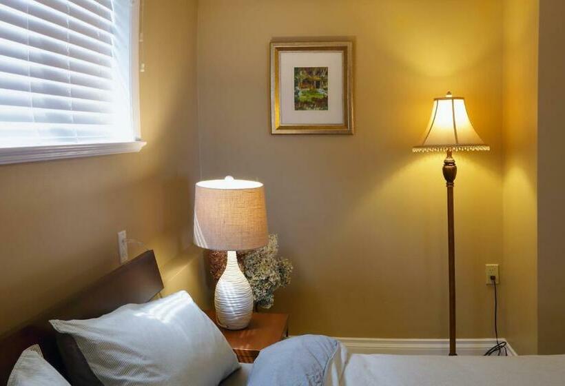 ペンション Lovely J Home  Stunning River View Cozy Two Bedroom Private Suite