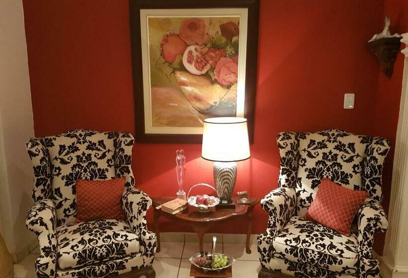 پانسیون Michaelangelo Guest House