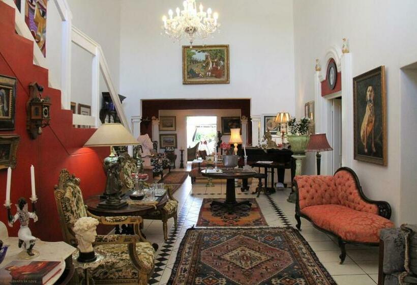 پانسیون Michaelangelo Guest House