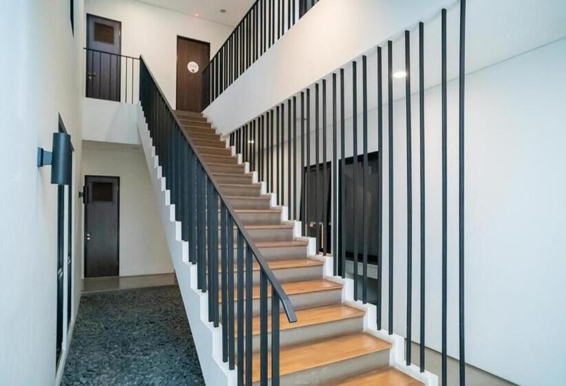 پانسیون Three J Residence 2