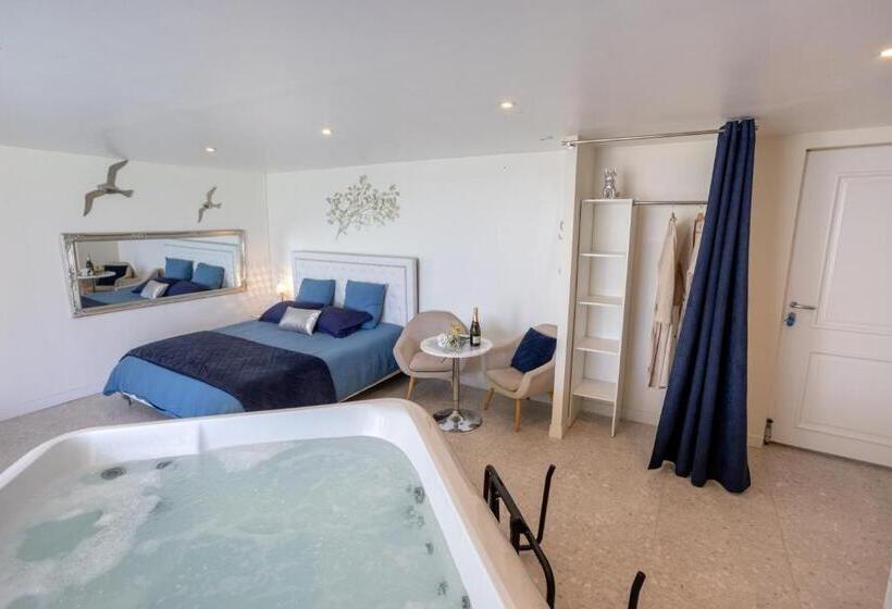 پانسیون Les Suites Love 1 Spa Vue Mer Piscine