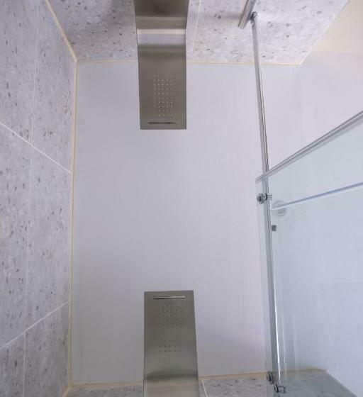 پانسیون Les Suites Love 1 Spa Vue Mer Piscine