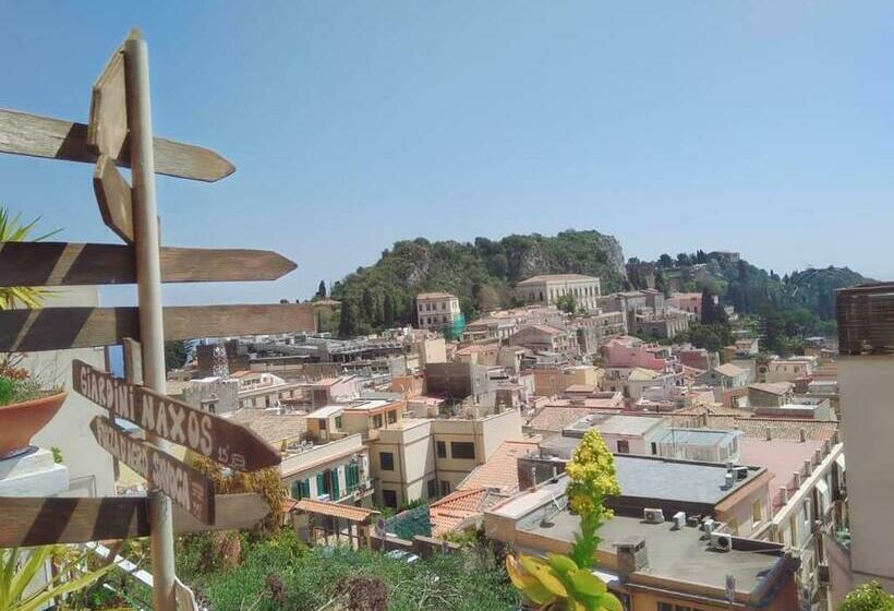 هاستل Private Room Stanza Privata With Private Bathroom   Shared Kitchen And Beautiful Terrace On Taormina