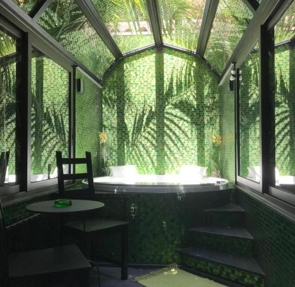 تختخواب و صبحانه Isoco Guest House