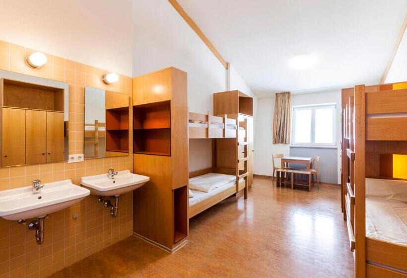 Jugendherberge Garmisch Partenkirchen   Membership Required!