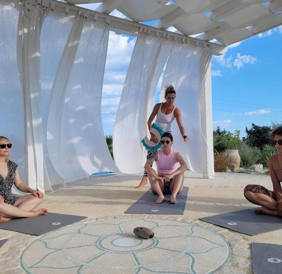 تختخواب و صبحانه Casa California