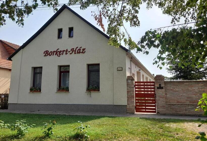 مبيت وإفطار Adamkó Borkert Ház