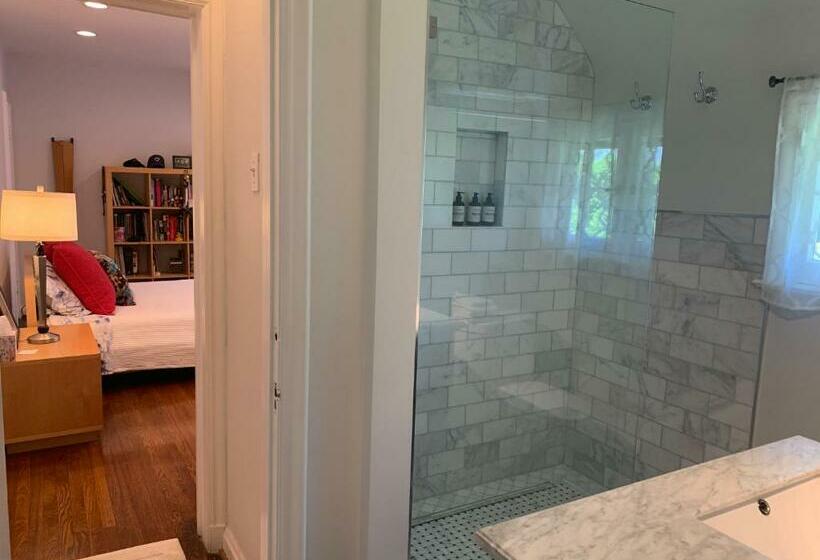 ペンション Beautiful Airy Architectdesigned Room And Brand New Private Luxe Bathroom