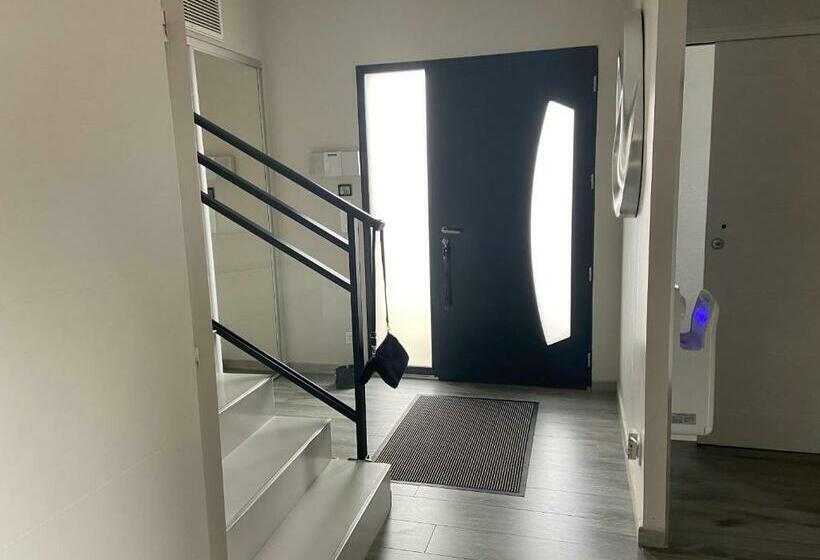 ベッドアンドブレックファースト Blue Diamond Room