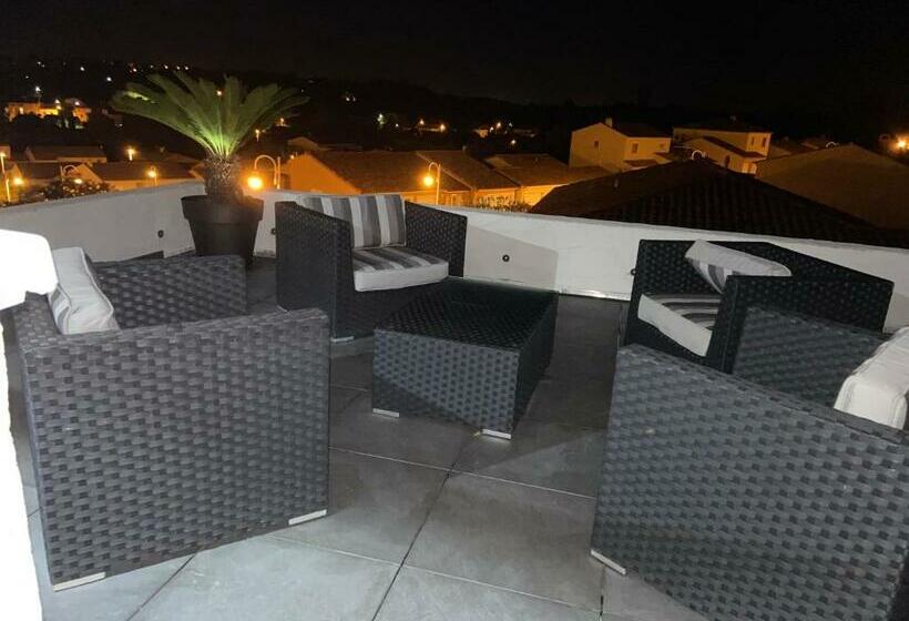 ベッドアンドブレックファースト Blue Diamond Room