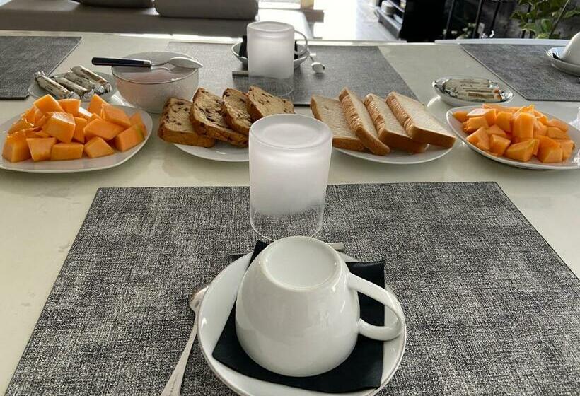 ベッドアンドブレックファースト Blue Diamond Room