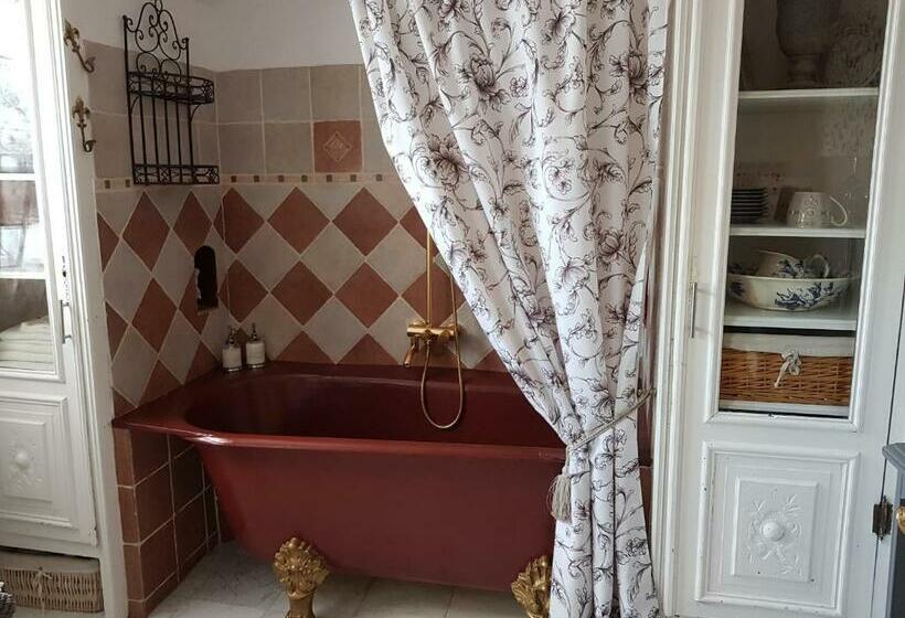 مبيت وإفطار La Marlottine
