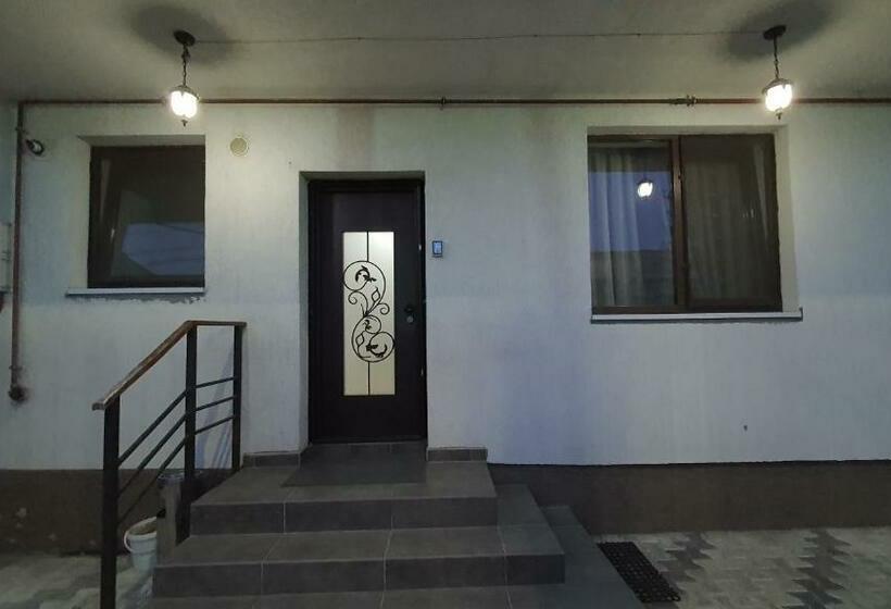 Pensiune Fundeni  Dragonul Rosu