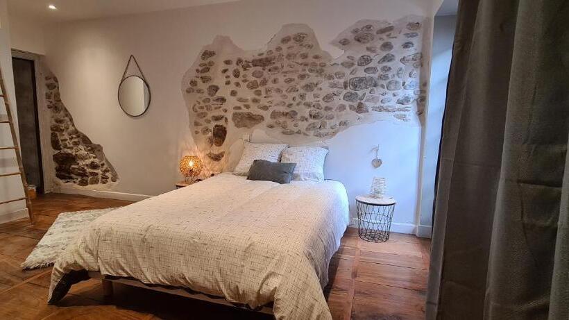 پانسیون Les Chemins D Elika