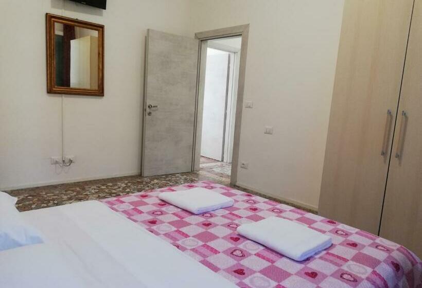 پانسیون Venice View Guesthouse