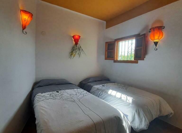 צימר Alpujarra Guesthouse, Habitaciones En Un Cortijo Sostenible Y Aislado En Medio De La Nada En Parque