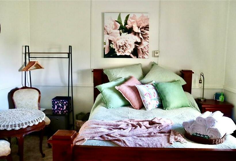 مبيت وإفطار Clover Cottage Uralla