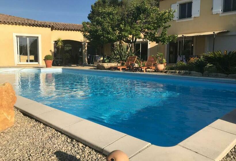 ベッドアンドブレックファースト Villa Peylon