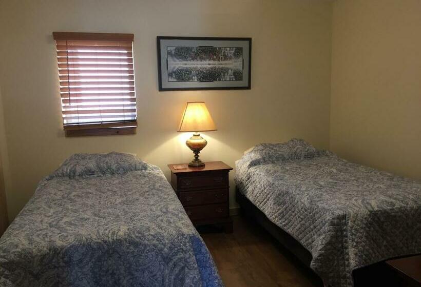 בית מלון כפרי Creekside Downtown Vacation Suites, Only Adults 25 Or Older