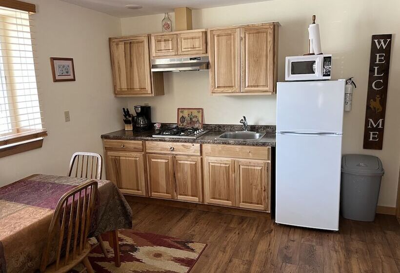 בית מלון כפרי Creekside Downtown Vacation Suites, Only Adults 25 Or Older