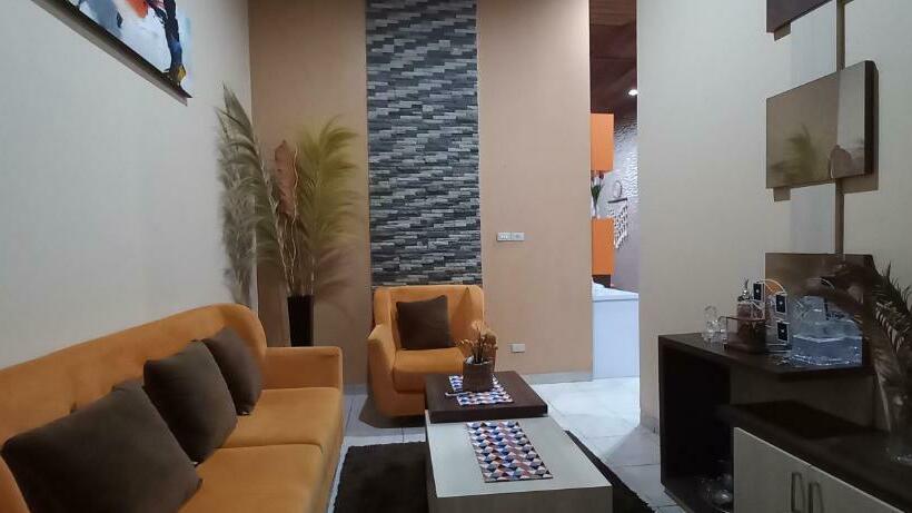 פנסיון House Of Runsia Guesthouse