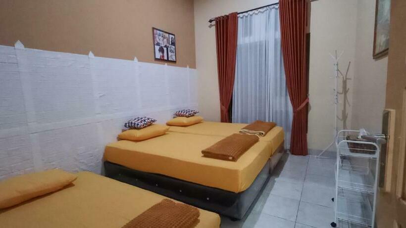 פנסיון House Of Runsia Guesthouse