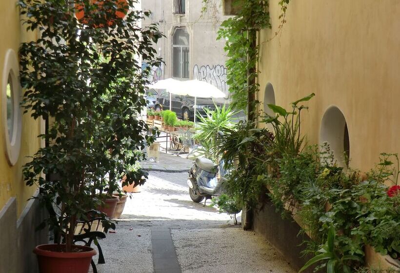 تختخواب و صبحانه Globetrotter Catania