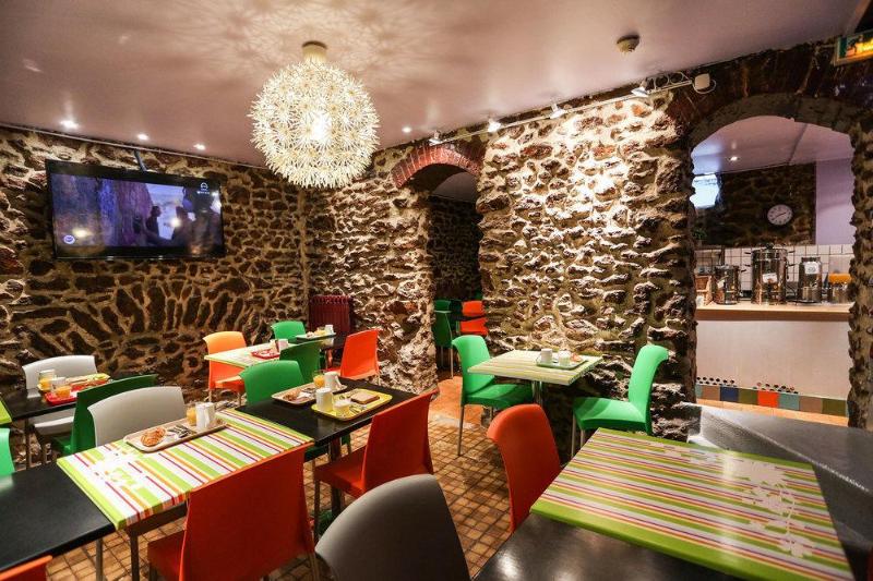 Хостел Le Montclair Montmartre By River