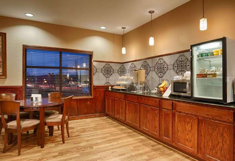 בית מלון כפרי Best Western Plus Circle Inn