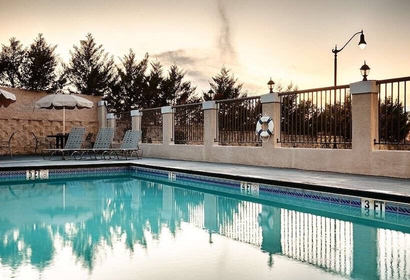 בית מלון כפרי Best Western Plus Circle Inn