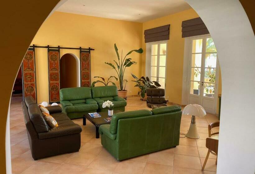 مبيت وإفطار La Mauresque