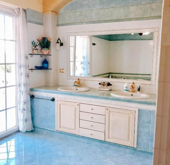 פנסיון Alexander S Home