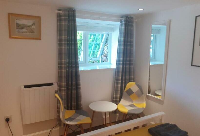 تختخواب و صبحانه The Bothy Suite By Temple Wood