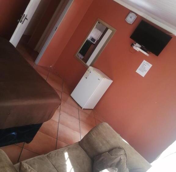 פנסיון Fk Guest Inn