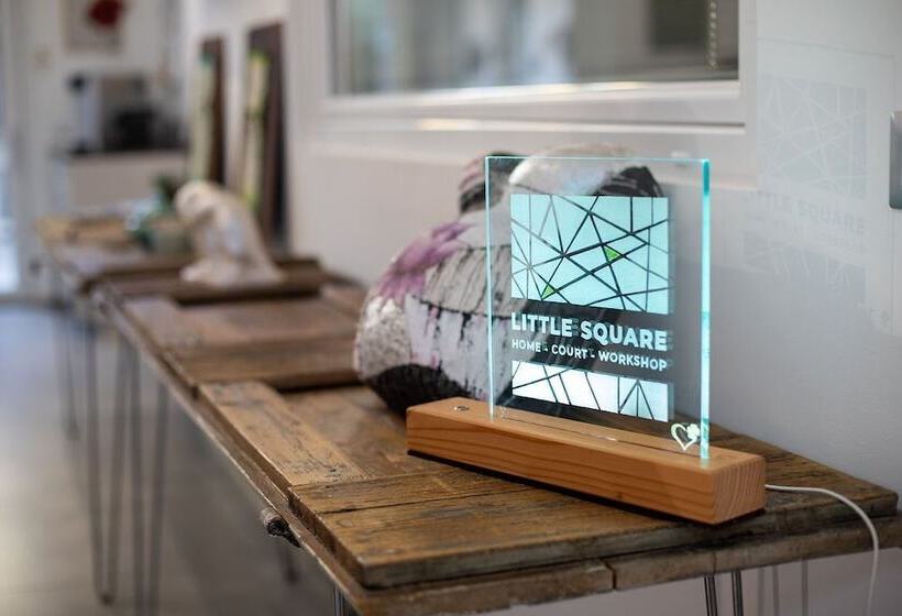 پانسیون Little Square Arona