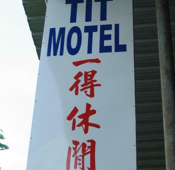 Tit Motel