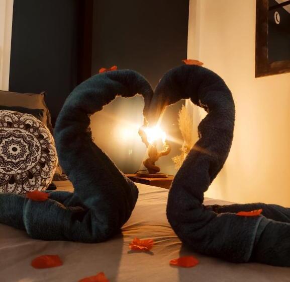 مبيت وإفطار A L Orée Des Pins   Gite Et Spa De 30 M2  Home Cinéma Et Massage En Sup