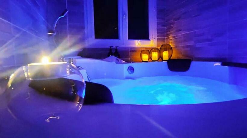 مبيت وإفطار A L Orée Des Pins   Gite Et Spa De 30 M2  Home Cinéma Et Massage En Sup