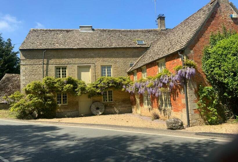 بنسيون Stable Lodge At Bledington Mill