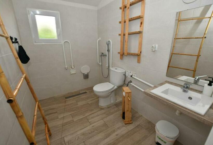 Zenia Hostel