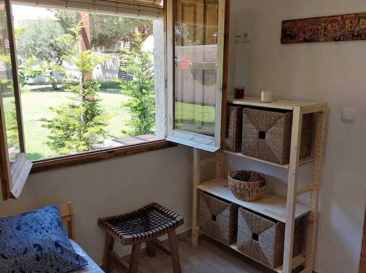 Zenia Hostel