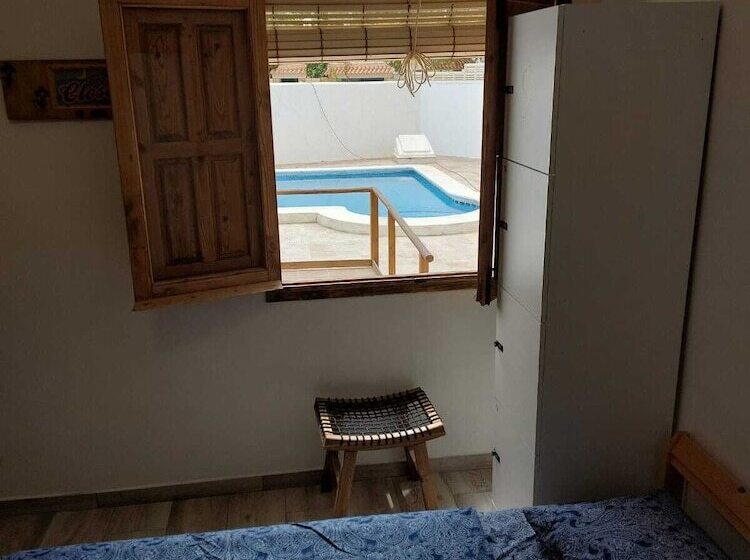 Zenia Hostel