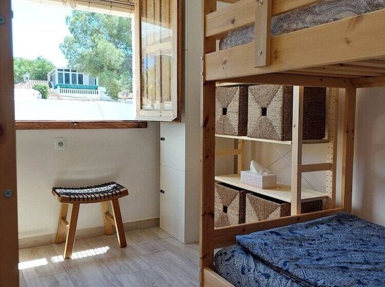 Zenia Hostel