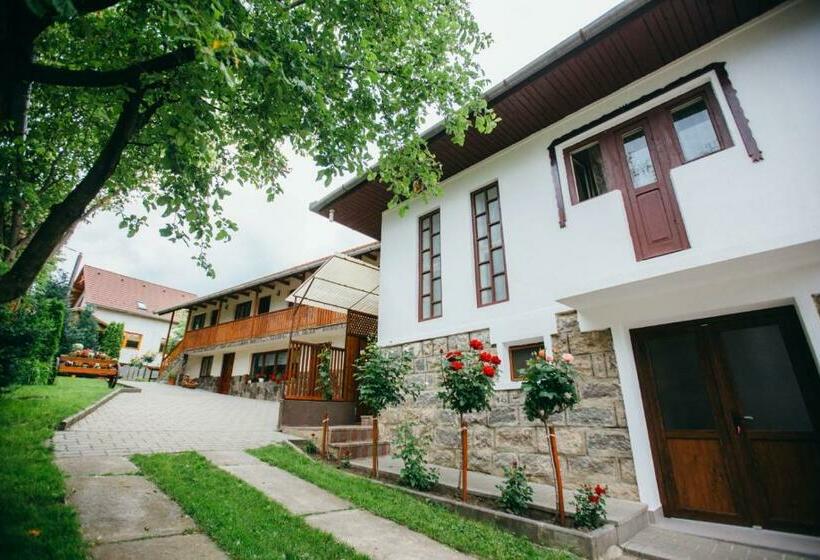Gyöngyvirág Panzió