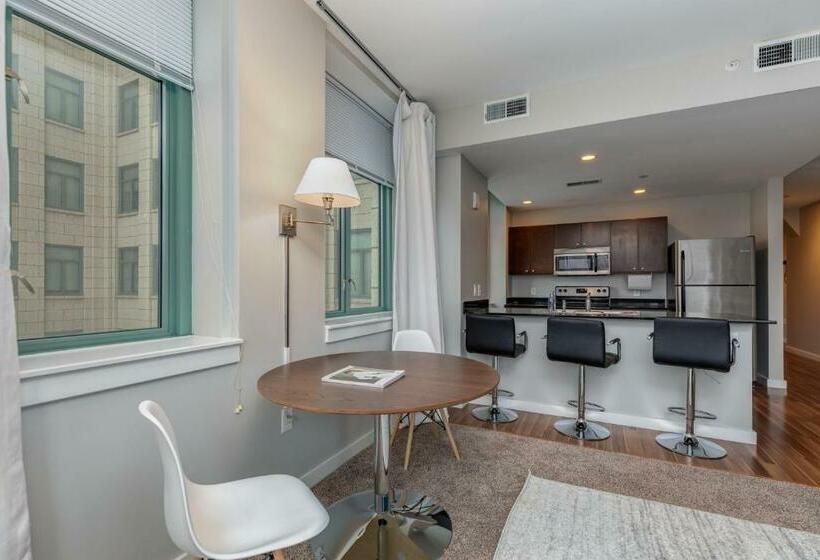 Park Pacific   Spacious Dt Apts With Free Parking By Zencity