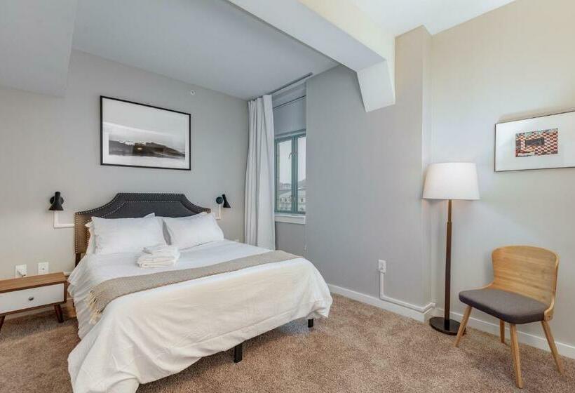 Park Pacific   Spacious Dt Apts With Free Parking By Zencity