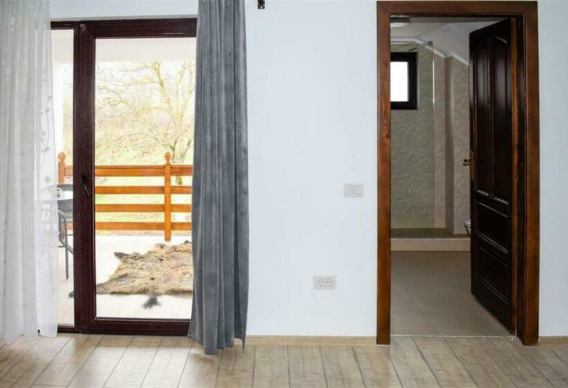 بنسيون Casa Traistau