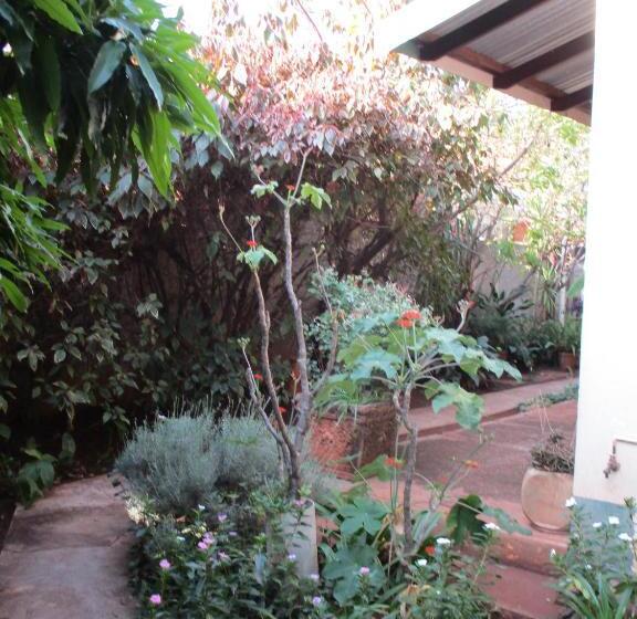 ペンション Lutea Guest House