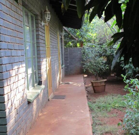 ペンション Lutea Guest House