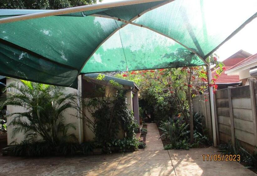 ペンション Lutea Guest House